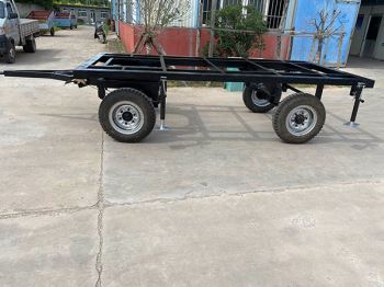 机场行李拖车